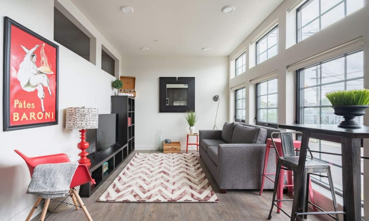 Italian Village Apartment | Modern Flat - Short North - Free Parking