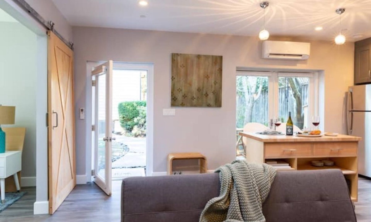 Tamalpais-Homestead Valley Cottage | Modern Garden View Home w/free parking, unique art & furniture: a Superhost