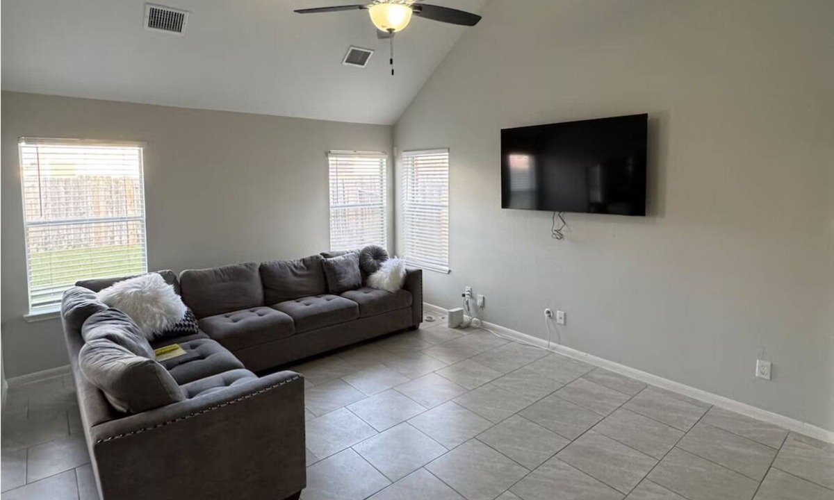 Barker House | Modern Home Peaceful & Family Friendly 290/1960