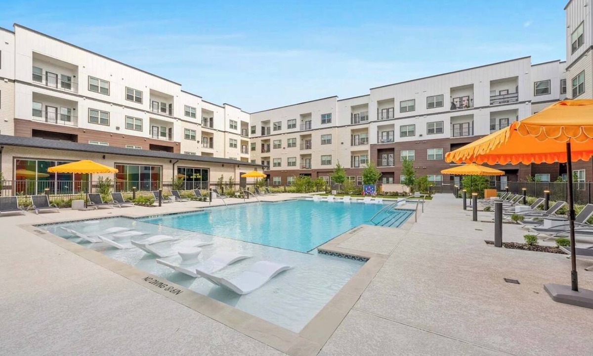 Addicks Apartment | Modern Houston Escape Bowling, Pool Table & Gym