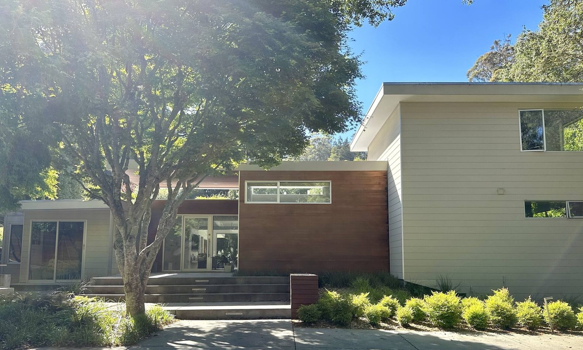 Tamalpais-Homestead Valley House | Modern Oasis with Idyllic Surroundings and Close to Downtown Mill Valley