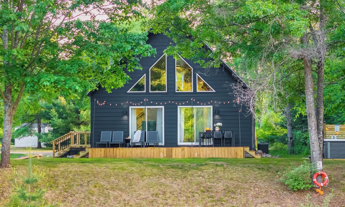 Evart Ski Chalet | Modern Riverfront Chalet w/Firepit & Hot Tub