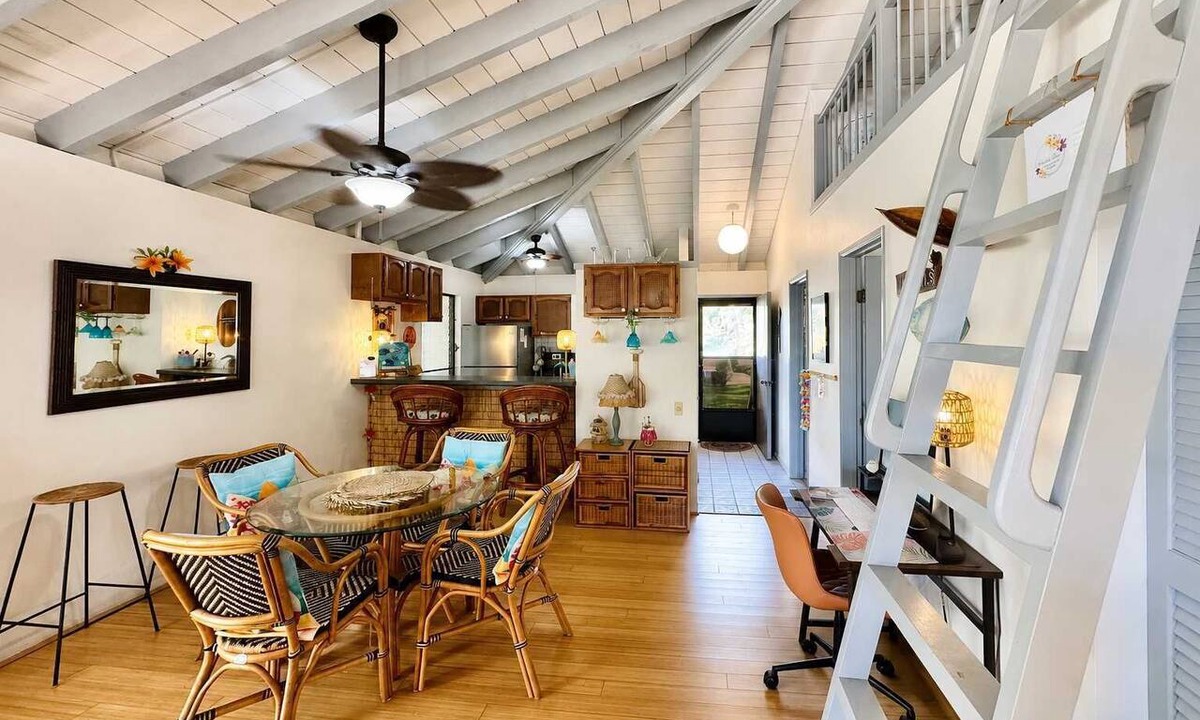 Maunaloa Condo | Molokai Condo with Wraparound Lanai, Pool, Tennis & Hot Tub