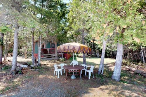 Northeast Somerset House | Moosehead Memories - Quiet Dog-Friendly, Dock, & Firepit