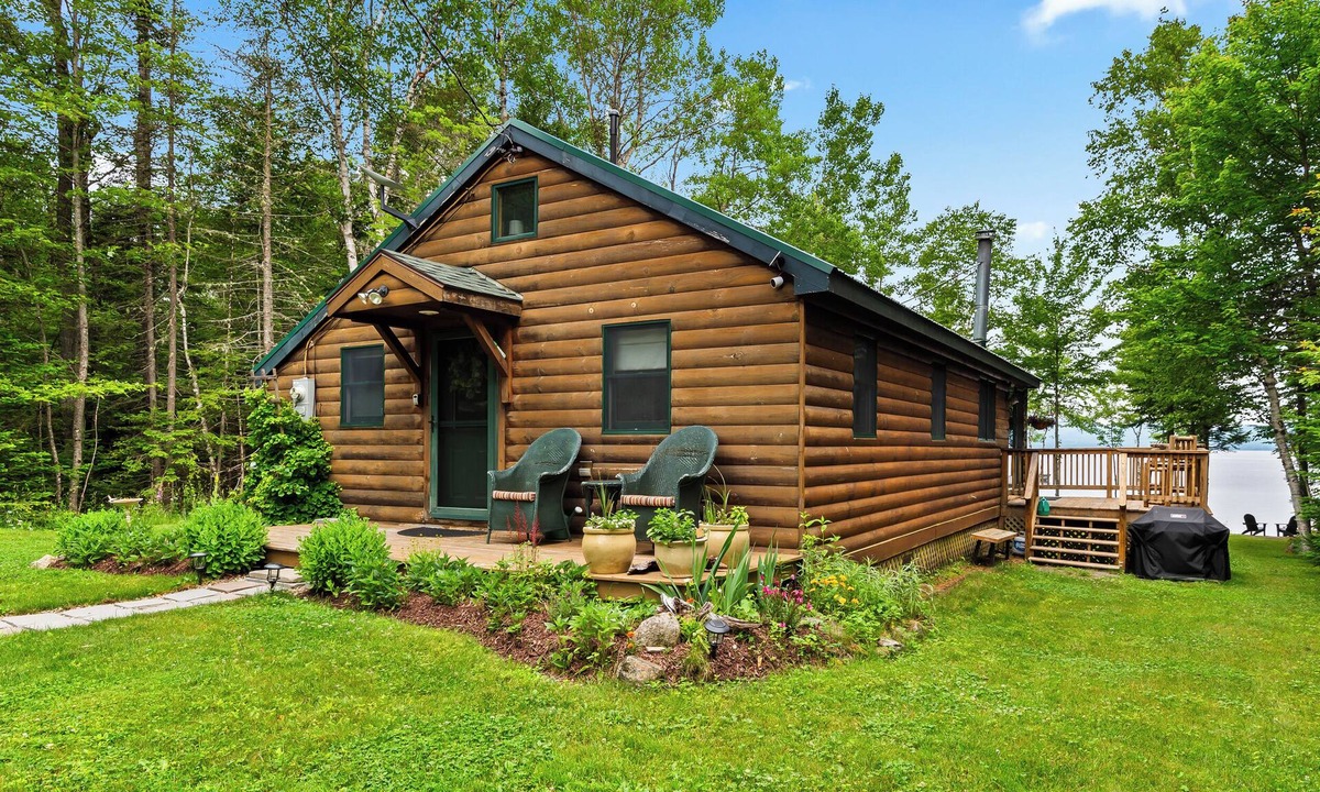 Rangeley Plantation Cabin | MooseHoek | Sandy Beach and Gorgeous Sunsets on Mooselookneguntic Lake