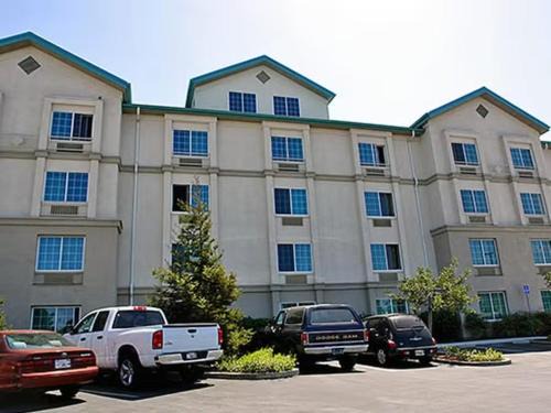 Belmont Hotel | Motel 6-Belmont, CA - San Francisco - Redwood City