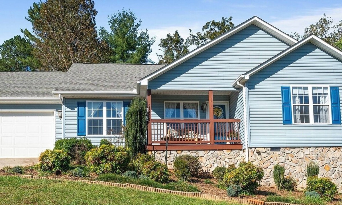 Morganton House | Mountain Retreat Fire Pit Blue Ridge Escape
