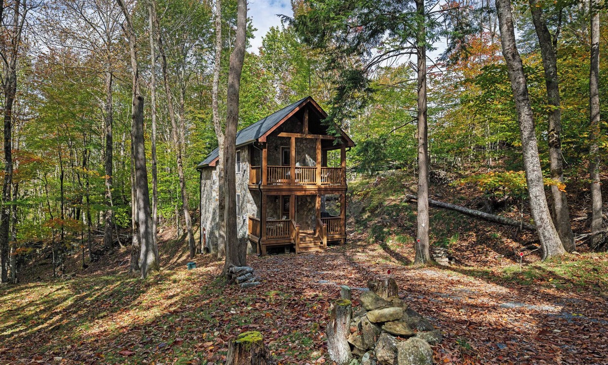 Charter Hills House | Mountain Stone Cabin by Creek with Hot Tub; 7 Mins to Skiing & Hiking