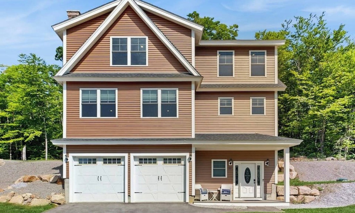 Intervale House | Mountain view home centrally located: All season outdoor entertainment