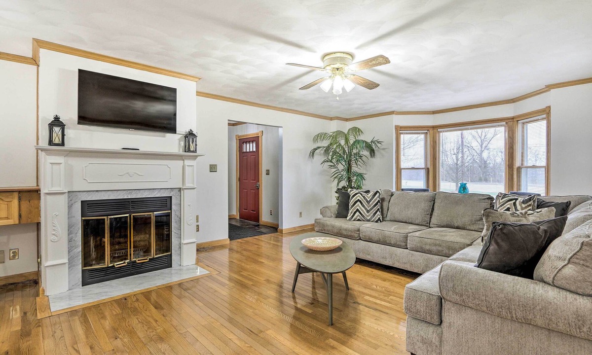 Pickerington House | Nature’s Haven Farmhouse in Pickerington w/Deck