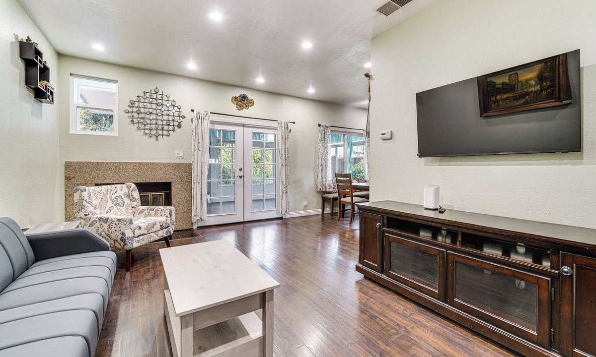 Ardenwood House | Near Tech HQs & Soccer: Commuter’s Fremont Hub