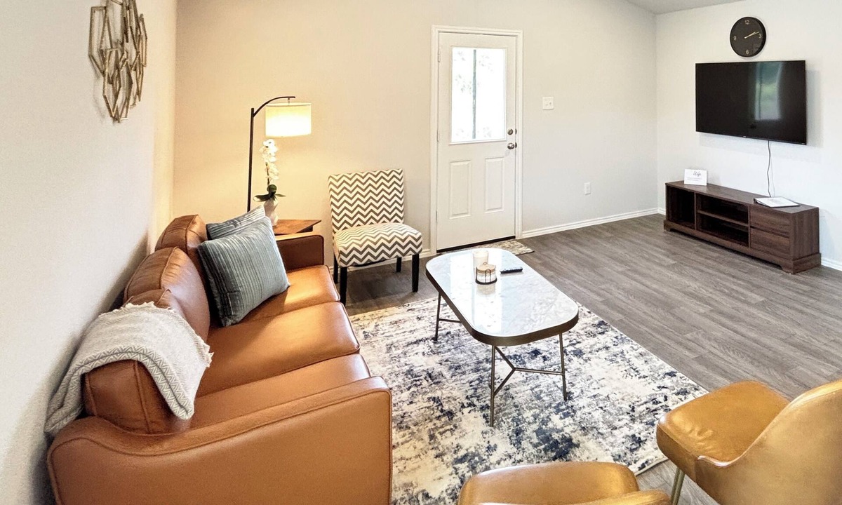 Lufkin House | New Charming 3-bedroom house in adorable Lufkin with privacy Backyard