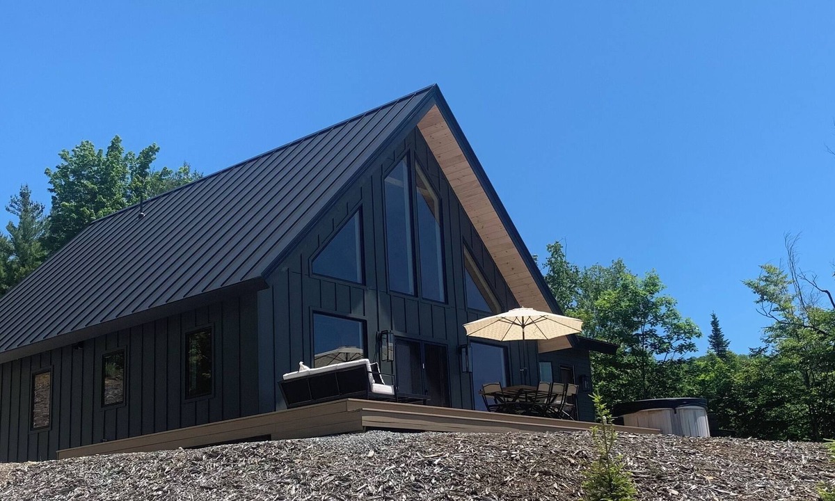 Bethel Ski Chalet | NEW Construction! Modern chalet with spectacular views near Sunday River!