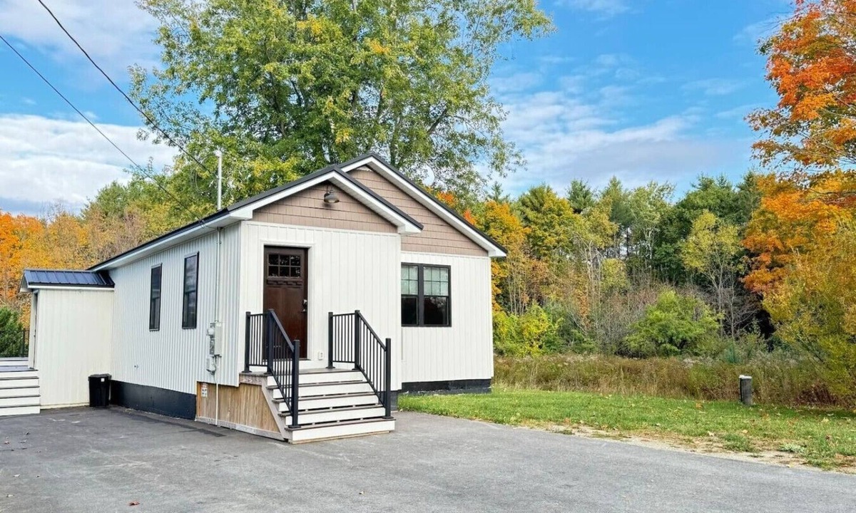 Bangor House | NEW | Modern 3 BR/2 Bth | Walking Trails| Shopping