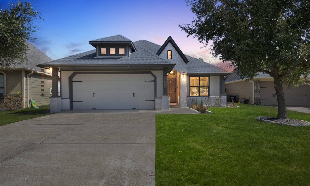 Wellborn House | NEW! Relaxing College Station Retreat with Hot Tub