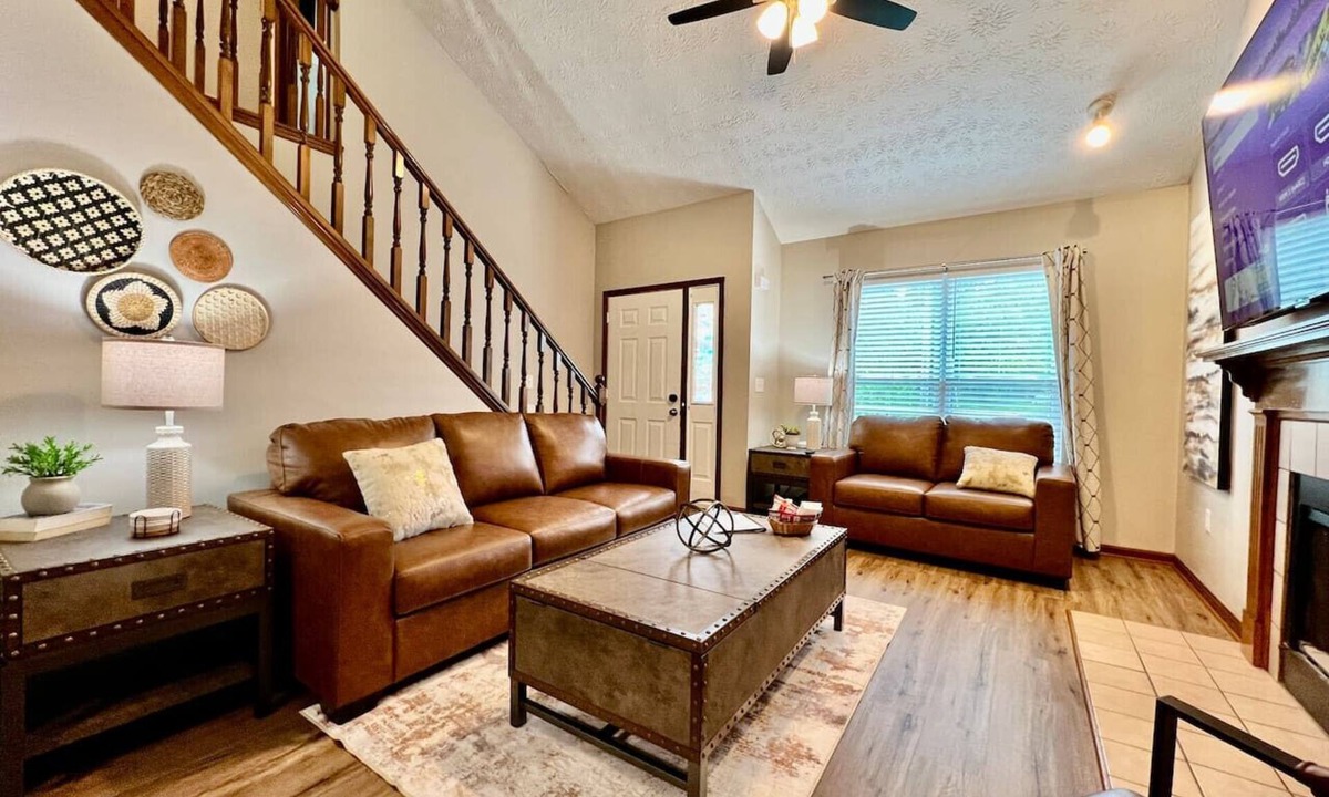 Otterbien Home Villa | Newly Remodeled Charming home Liberty Twp.