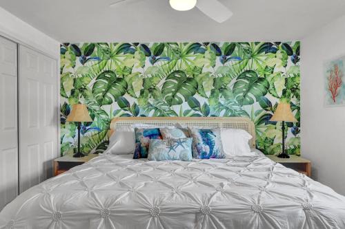 Cortez House | Newly Renovated 2 Bed with Beach Supplies, Trailer Space, Walk to Beach