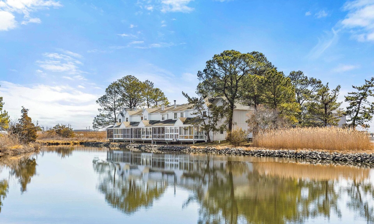 Selbyville Condo | NEWLY RENOVATED - Mallard Lakes - Rare 3 bedroom unit near Fenwick & OC.