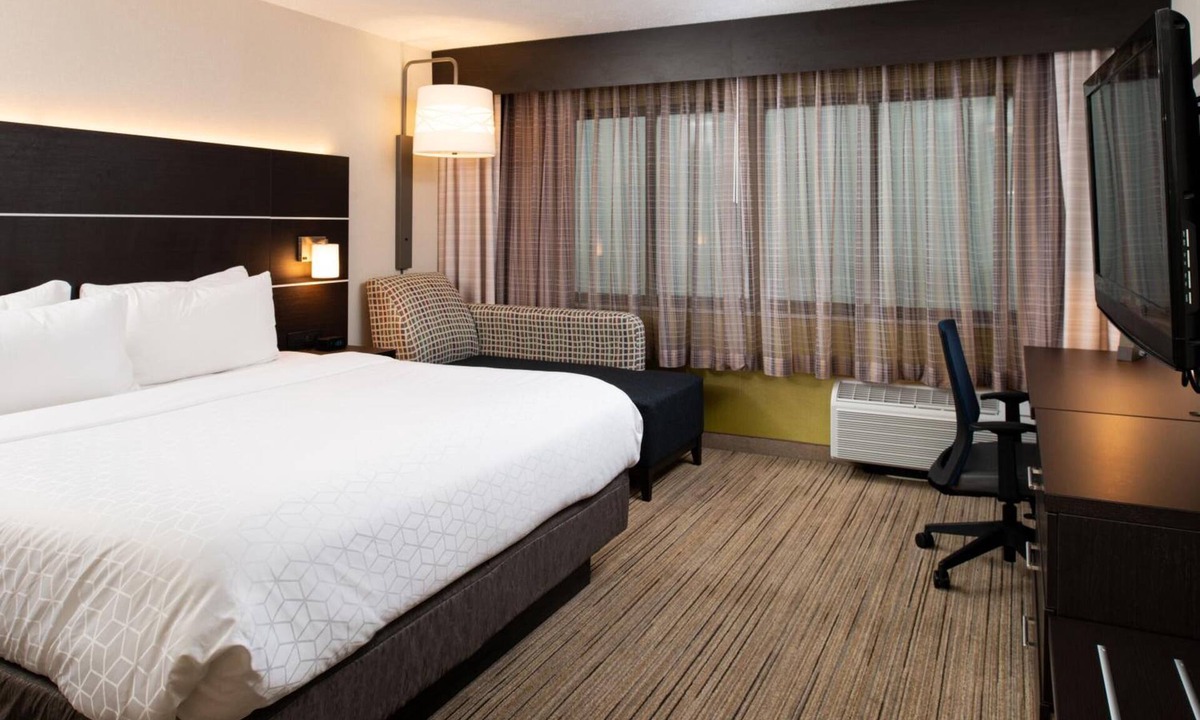 Dent Hotel | Newly Renovated & Modern Room with Quiet Atmosphere Perfect for Couples