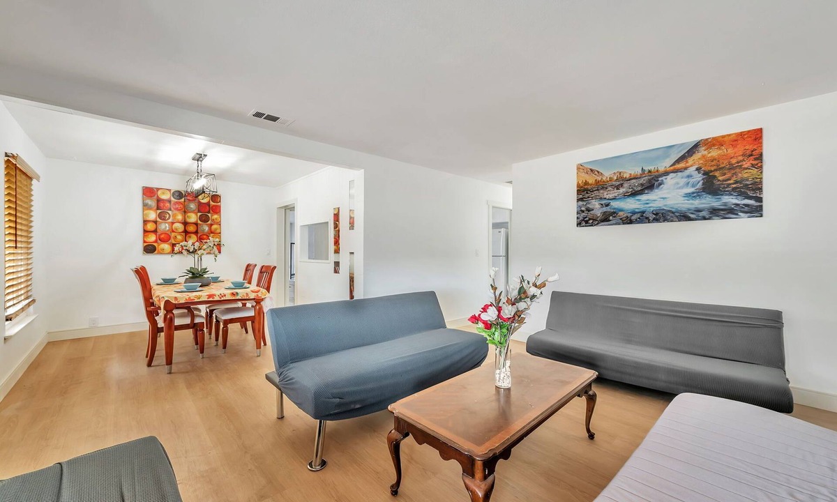East Foothills House | Nice house 3/2 baths in pleasant North SJ with Free Wi-Fi, Washer, Dryers, AC