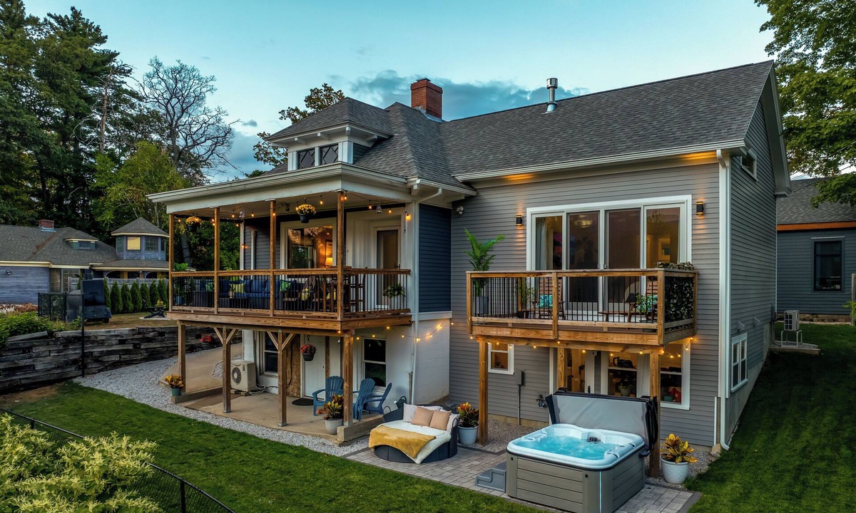 North Conway House | North Conway Village Walk-to-Everything Retreat with Mountain Views and Hot Tub!