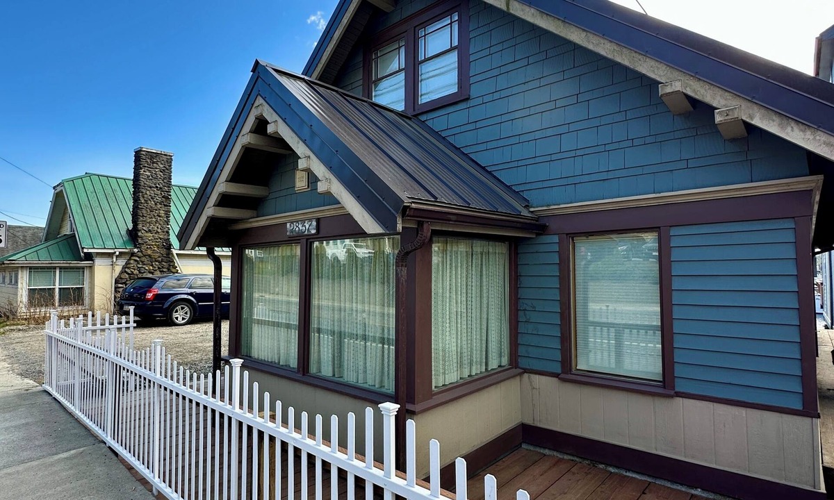 Ketchikan House | Oceanfront 1922 Charmer Meets Unbeatable Location In Ketchikan