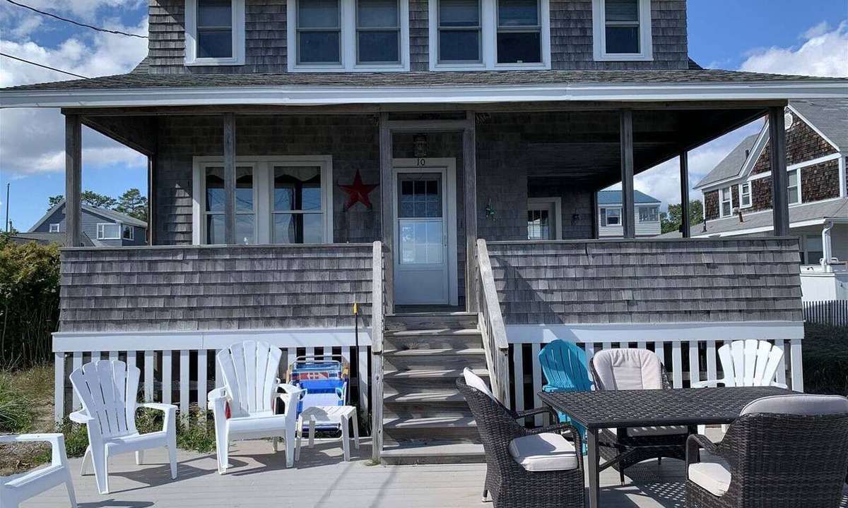 Camp Ellis Cottage | Oceanfront 4-Bedroom Cottage in Saco's Ferry Beach - Perfect for 8 Guests!