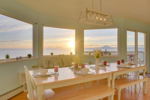 Kenai Villa | Oceanfront Kenai Villa w/Fireplace & Deck