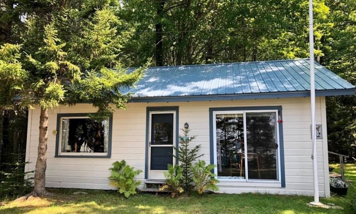 Milbridge Cottage | Oceanfront Sunset View Cottage w/Fire Pit - Near Acadia & Bar Harbor