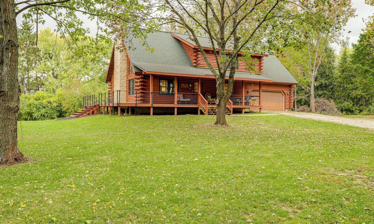 Yellow Springs Cabin | On-Site Lake & Gazebo: Cabin in Yellow Springs!