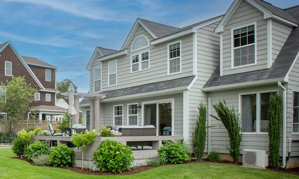 Narragansett Pier House | One block from the beach. 2 blocks from Pier restaurants, shopping, etc.