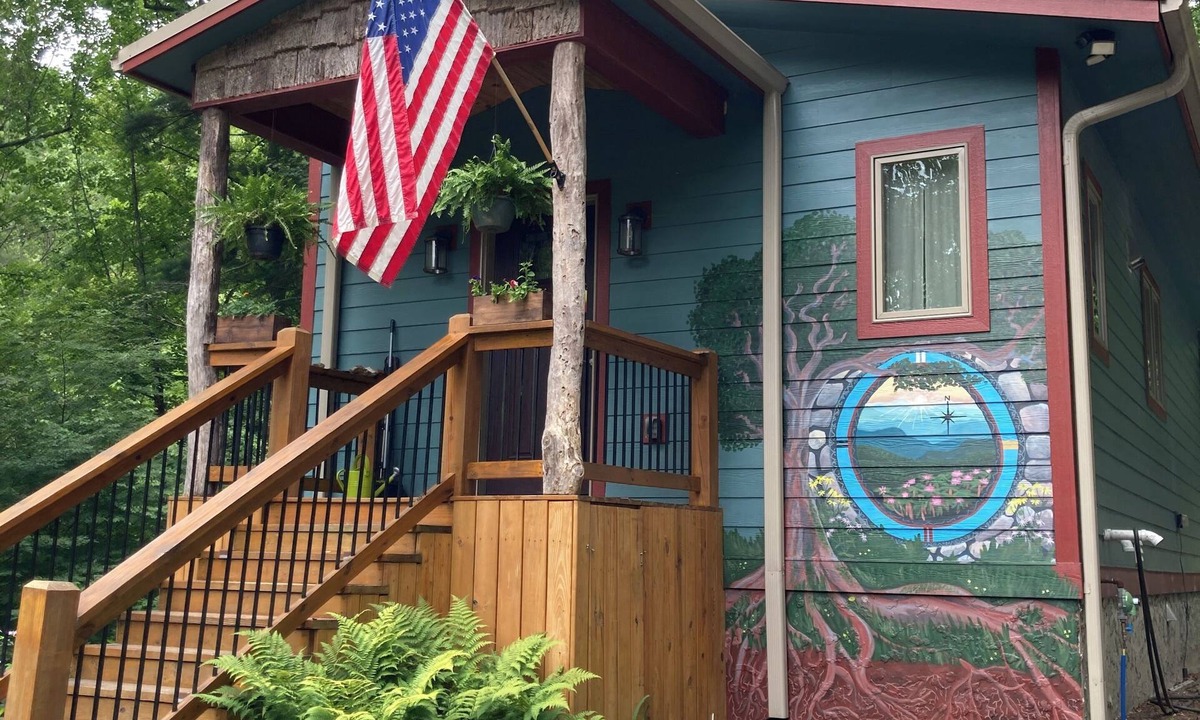 Bakersville Apartment | Open, cozy studio apartment getaway!