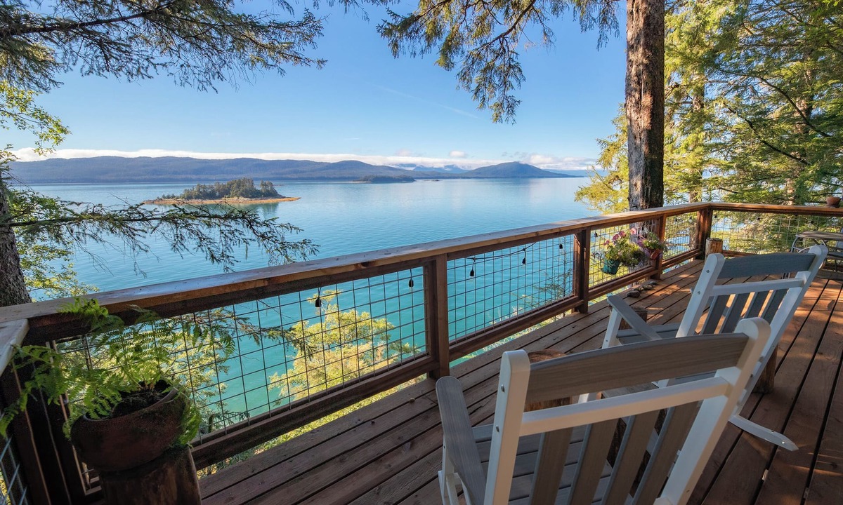Juneau House | Orcaview Cabin—A wild Alaskan getaway surrounded by wildlife and adventure!