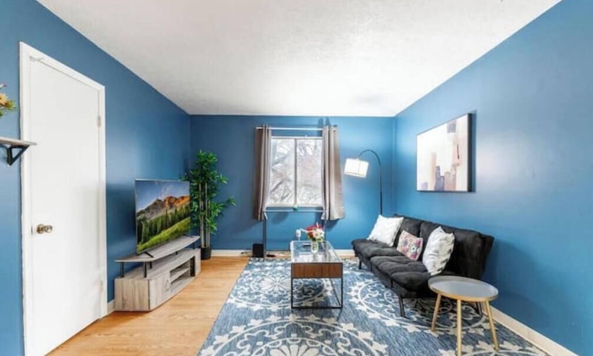 Italian Village Apartment | OSU - Heart of Short North -STEPS from High ST-OSU