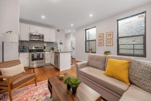 Over-the-Rhine Apartment | OTR off Vine St, Lux Queen Bed, Wifi, Smart TV, Sleeps 3ppl, 3rd Fl
