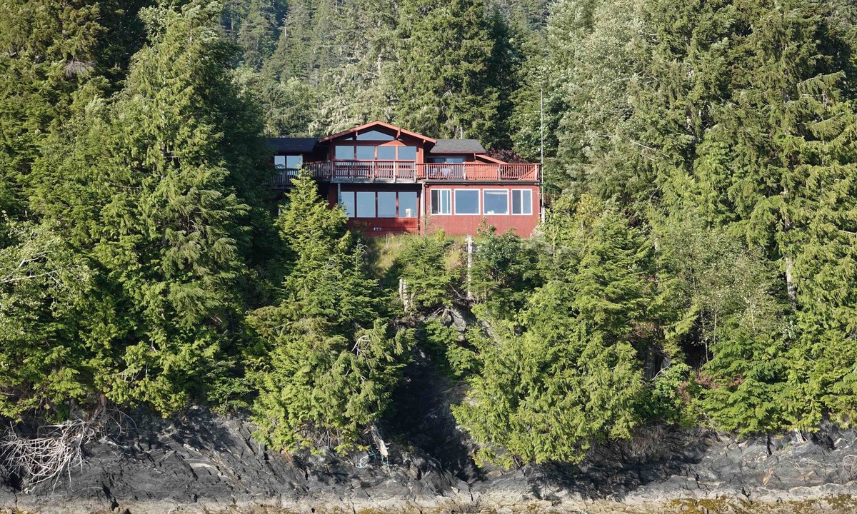 Ketchikan House | Paradise Cove - A Mid-Century Modern Waterfront Retreat