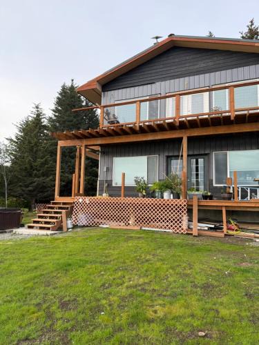 Homer Apartment | Paradise Suites the Bear Den a condo in Homer with a Hot Tub
