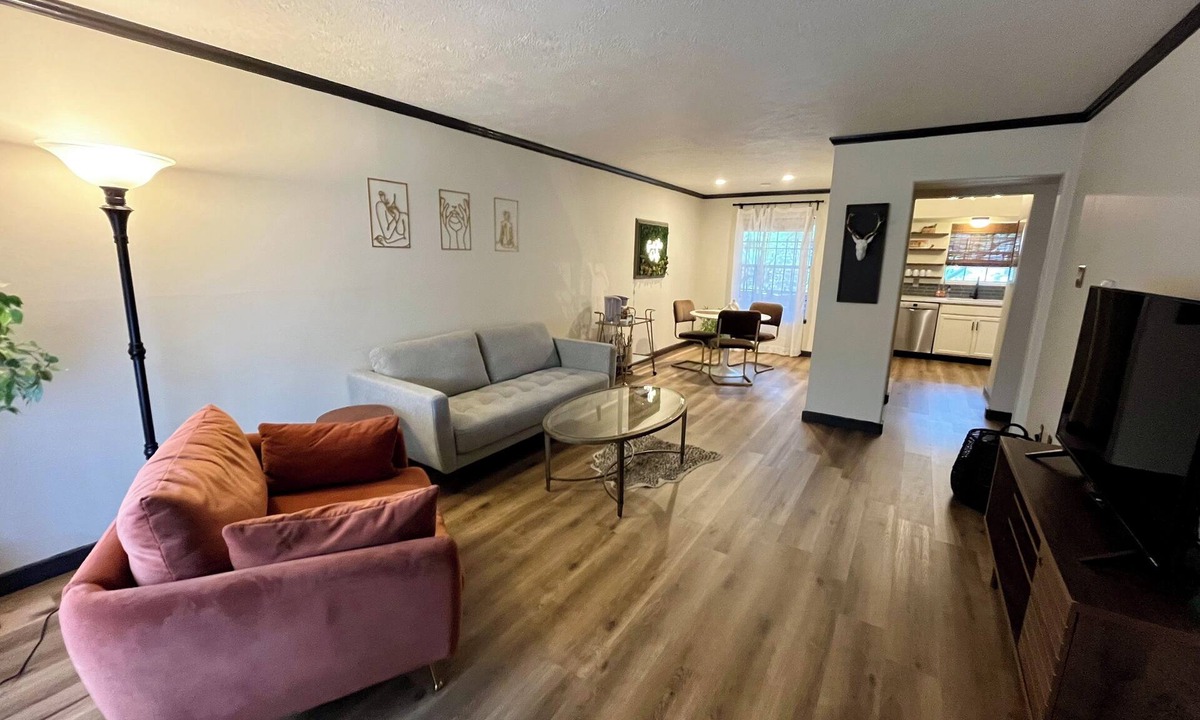 Woodlake - Briar Meadow Condo | Peaceful 2-bedroom cozy condo in the Galleria area.