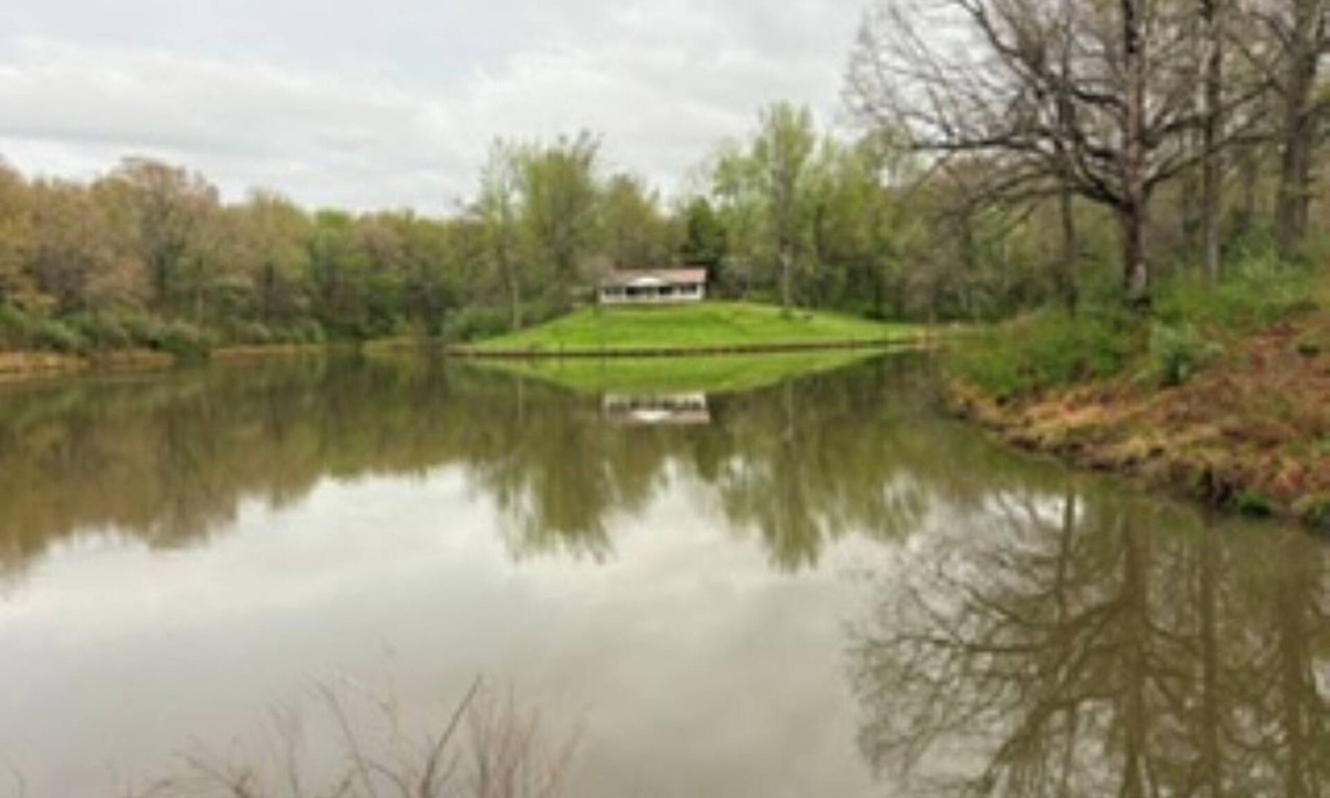 Unity Cabin | Peaceful 2-bedroom cabin with AC in welcoming Villa Ridge