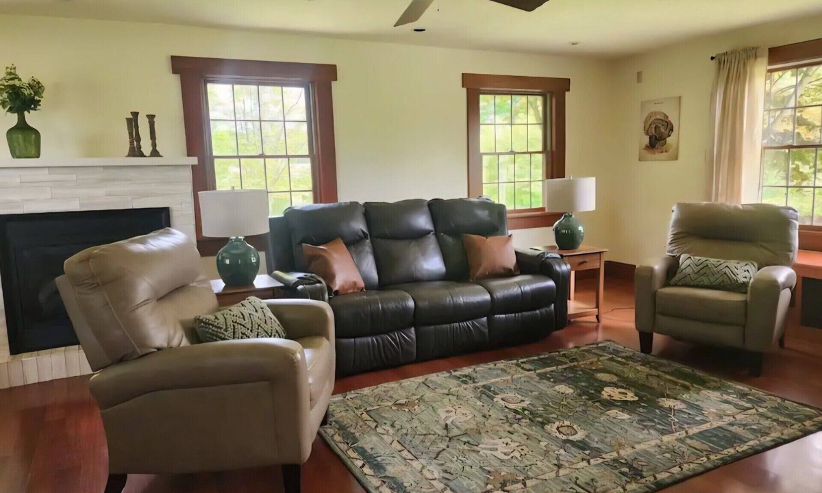 Mount Vernon House | Peaceful Country Manor Close to Kenyon and Mt. Vernon