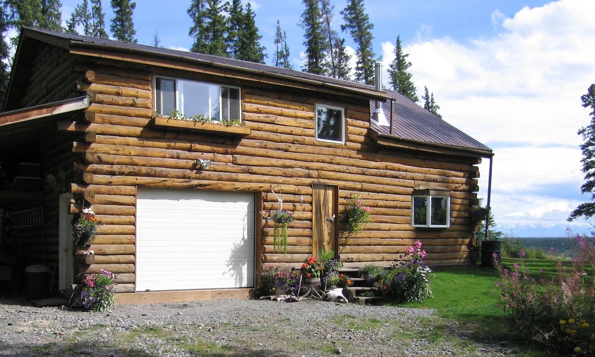 Copperville House | Perched on a high bluff over the Copper River, with an Awesome Mountain View