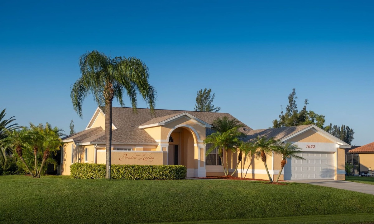 Pelican House | Perfect home on the canal, Terrace, pool, south facing, WiFi, SW Cape Coral