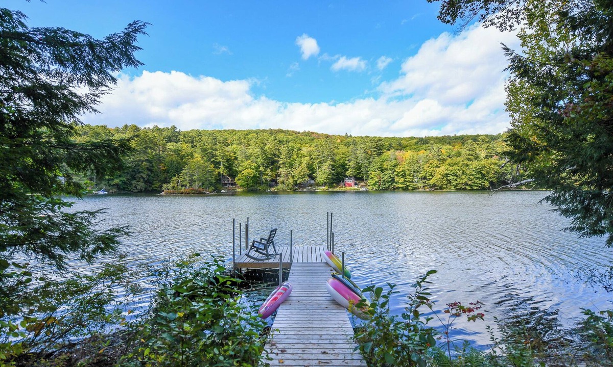 Casco Cottage | Pet-Friendly Classic Maine Camp on Quiet Coffee Pond