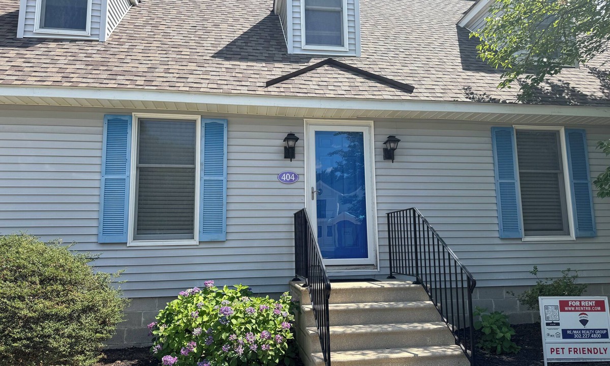 Country Club Estates House | Pet Friendly Downtown Rehoboth Beach 4BR Home, Parking, Porch