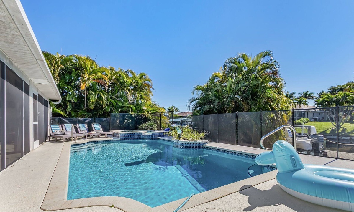 Pelican House | Pet Friendly,Gulf Access Villa w/Heated Pool, Spa, & kayaks! -Villa Dantasy- Roelens Vacations