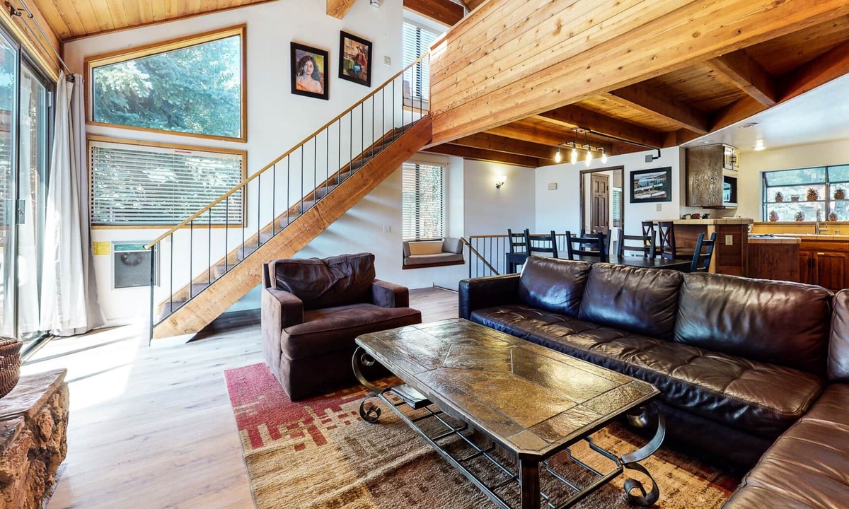 Mammoth Lakes Condo | Pet Friendly, Spacious, Private Wash/Dryer. Near Golf Course & Walking Trails