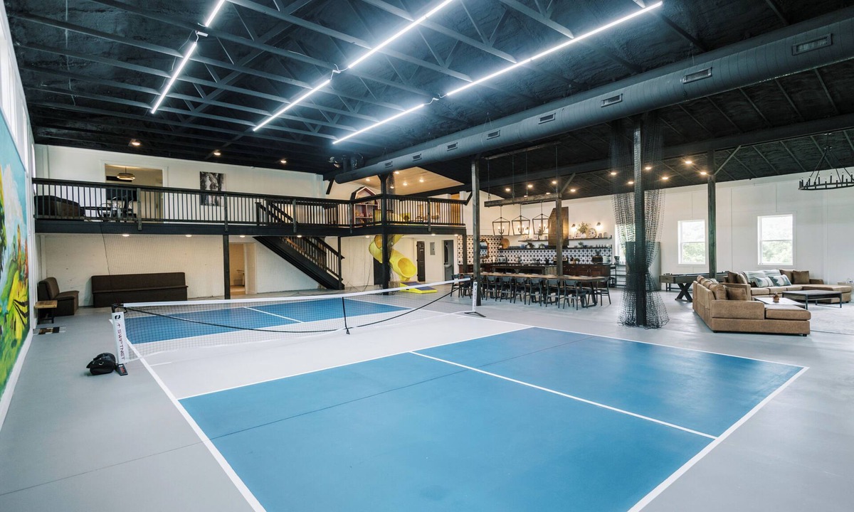 Williamstown House | Pickleball - Near ARK - Sleeps 20 - Large Dining - Kid Friendly