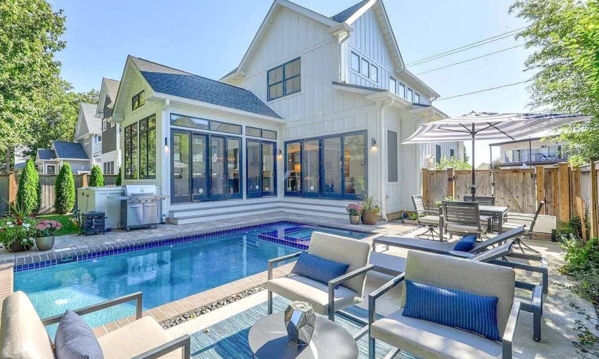 The Pines House | Pool, hot tub, with LINENS and TOWELS!