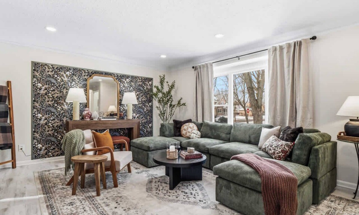 University Heights House | Pool Table - Games - University Circle - Sleeps 8
