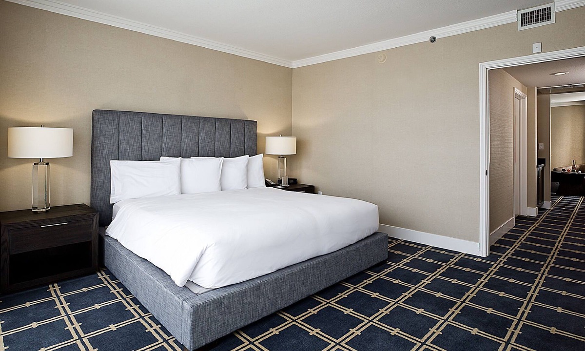 Sunnyvale West Hotel | Premier Fireplace Suite King at The Grand Hotel, Onsite Pool, Free Parking